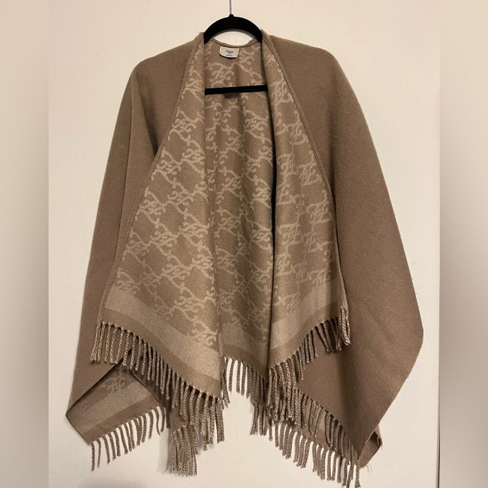 Fendi Reversible FF logo Shawl Cape Tan with Fringe wool Cashmere Blend Poncho - Picture 3 of 10